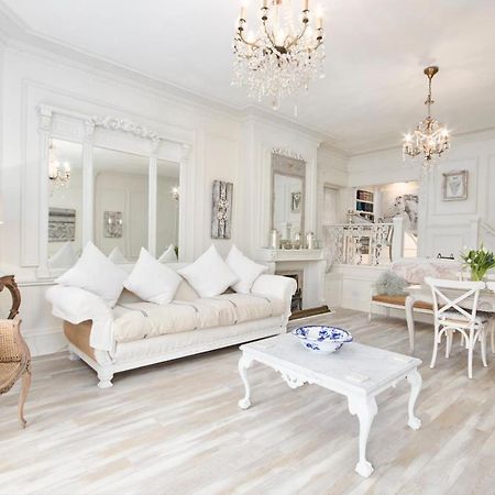 The Stunning French Boudoir Of Harrogate Apartment Bagian luar foto