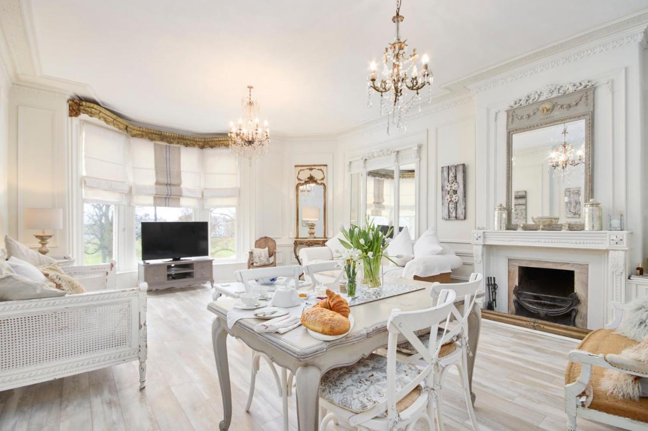 The Stunning French Boudoir Of Harrogate Apartment Bagian luar foto