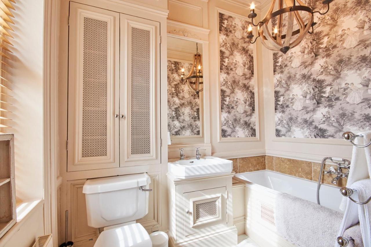 The Stunning French Boudoir Of Harrogate Apartment Bagian luar foto