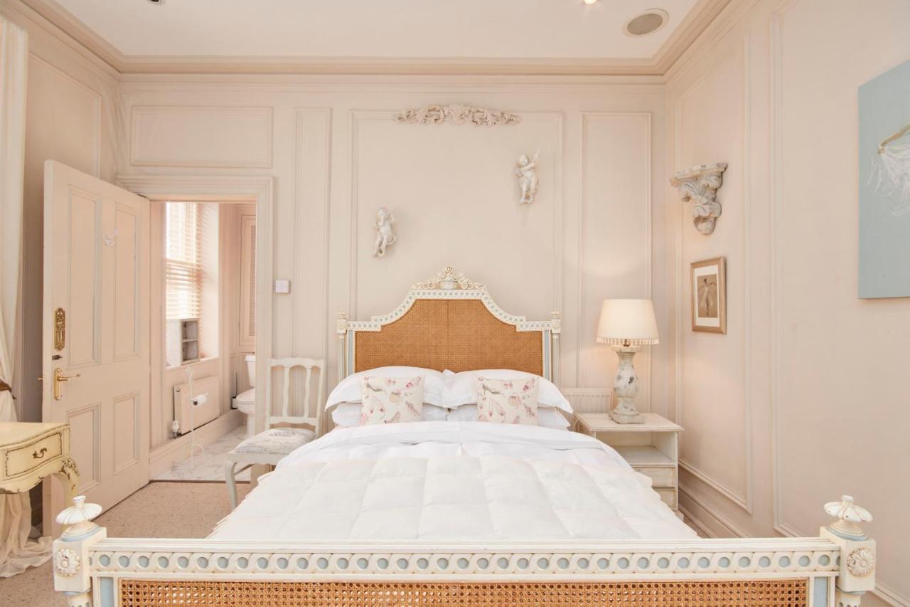 The Stunning French Boudoir Of Harrogate Apartment Bagian luar foto
