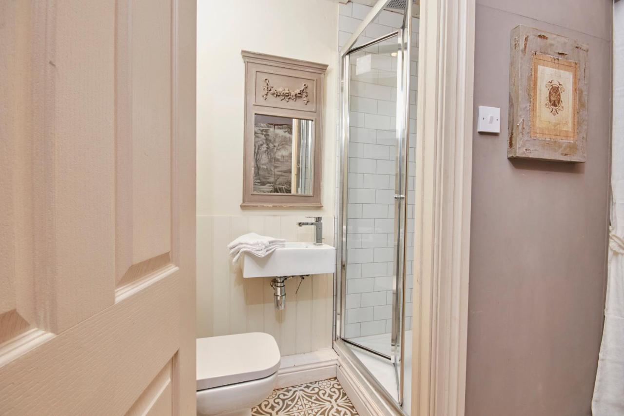 The Stunning French Boudoir Of Harrogate Apartment Bagian luar foto